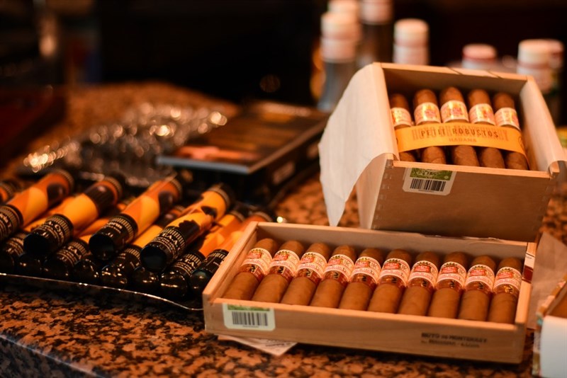 Smoky night at the Candles Lounge - Hilton Beirut Metropolitan Palace